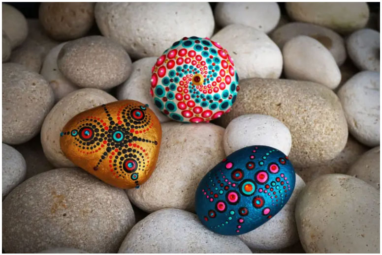 Stones-painted-in-mandalas