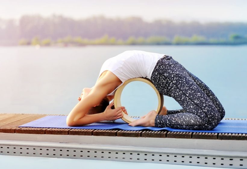 how-to-use-yoga-wheel