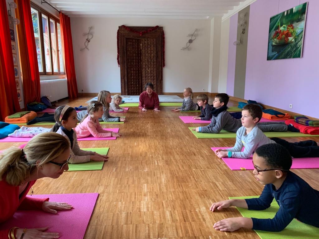 teaching-yoga-to-kids